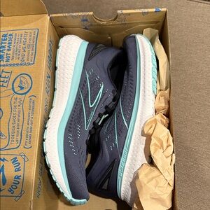 Brooks Women's Athletic Shoes - Navy and Teal